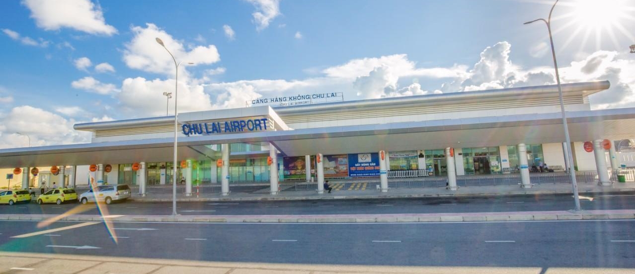 Máy bay hạ cánh ở Chu Lai bị chiếu laser